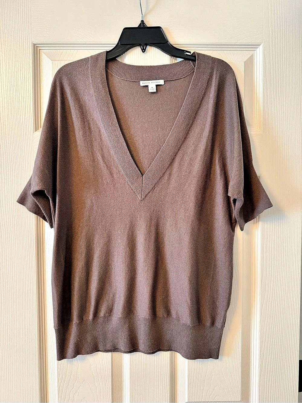 Banana Republic Brown V-Neck Sweater Size Medium